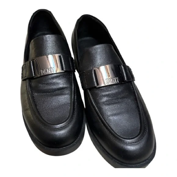 DKNY Issa Metal Logo Loafers Black Vegan Leather Slip-On Size 8 - Picture 1 of 6